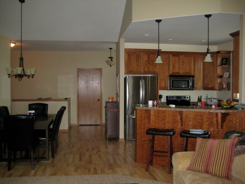 Building Photo - 420 Breckenridge Rd