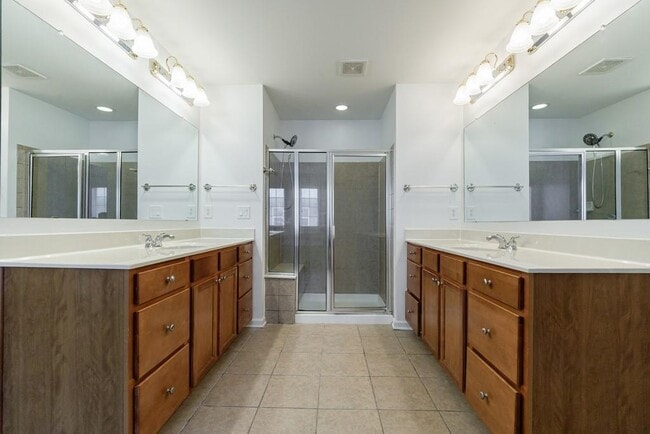 Building Photo - 279 Collins View Ct