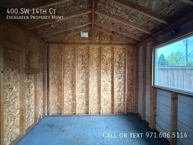 Building Photo - 400 SW 14th Ct