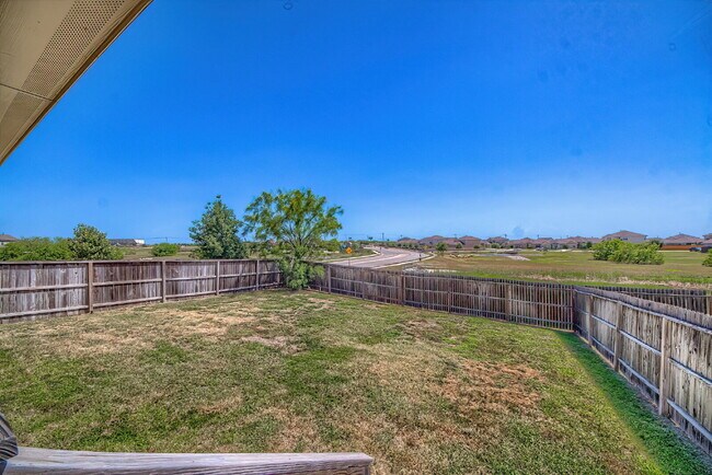 Building Photo - Welcome to this beautifully maintained 4-bedroom, 2-bathroom home in the highly desirable Whisper...