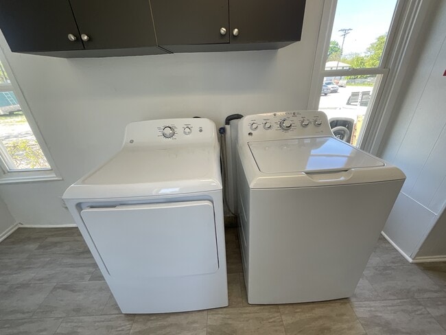 Building Photo - 516 E Boundary Ave