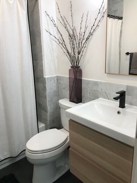 Building Photo - 861 Aileen St