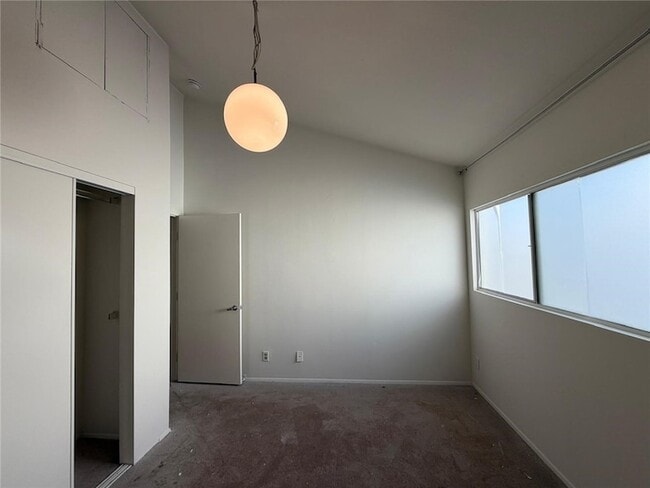 Building Photo - 911 N Beaudry Ave