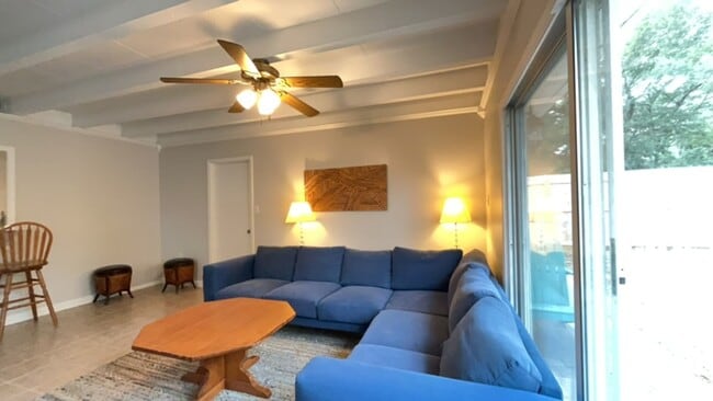 Building Photo - Island House-Close to Everything! Fully Furnished!