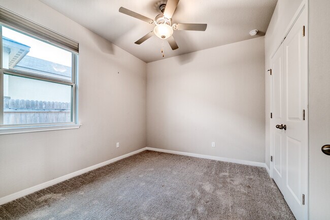 Building Photo - 101 Red Cedar Ct