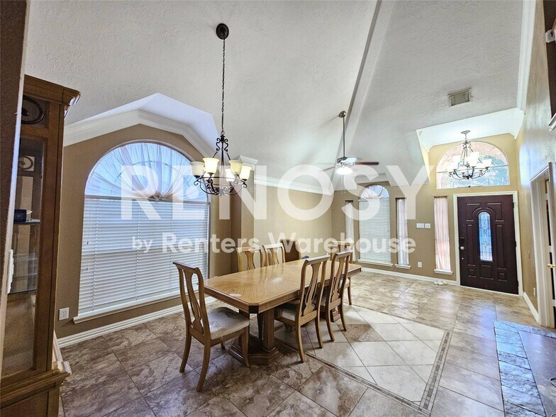 Building Photo - 8807 Vista Springs Dr