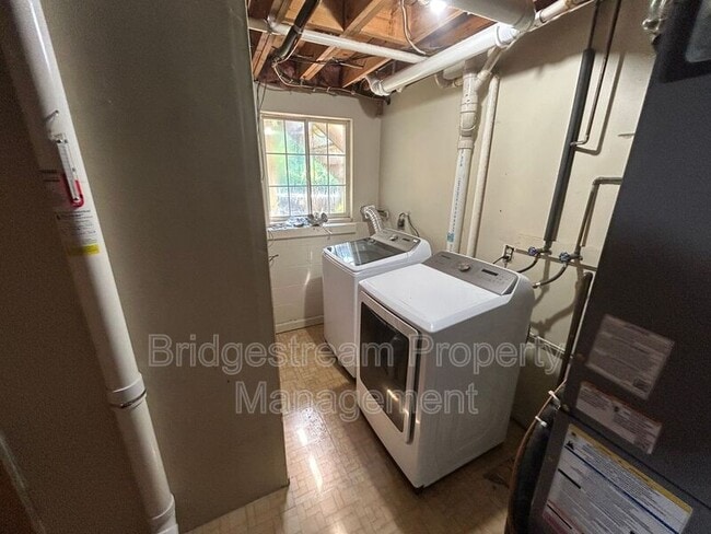 Building Photo - 3112 Charlotte Mill Dr