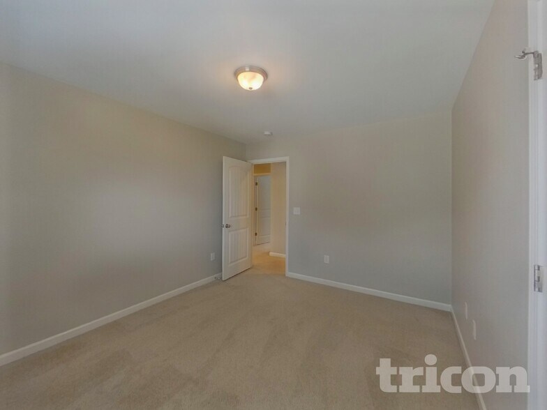 Building Photo - 618 Grantleigh Dr