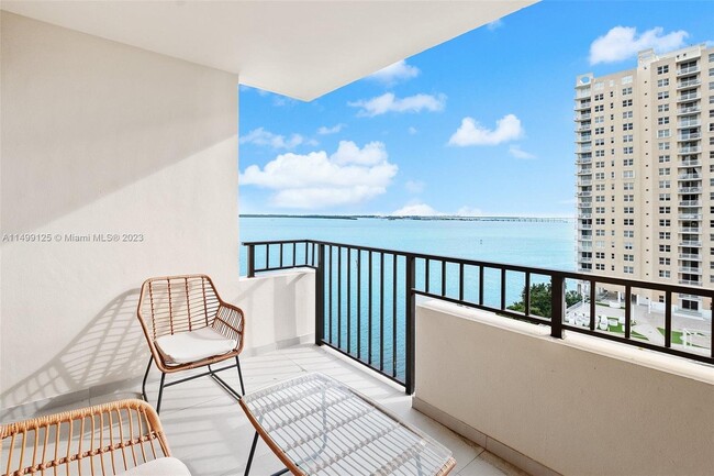 Building Photo - 520 Brickell Key Dr