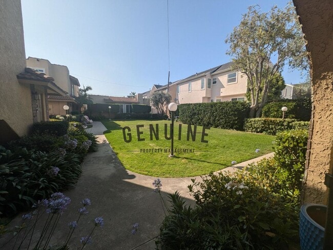 Building Photo - Beautiful 3Bd 2.5Ba Costa Mesa Townhome