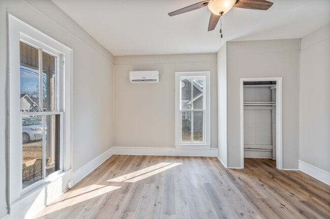 Building Photo - 319 Montague St