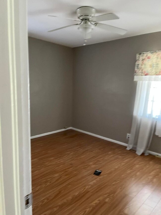 Building Photo - 5530 Venezuela Rd