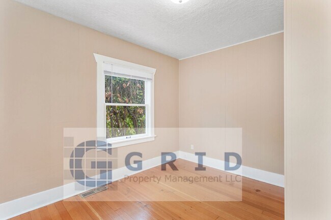Building Photo - GPM657 - SE Raymond Ct. (T1)