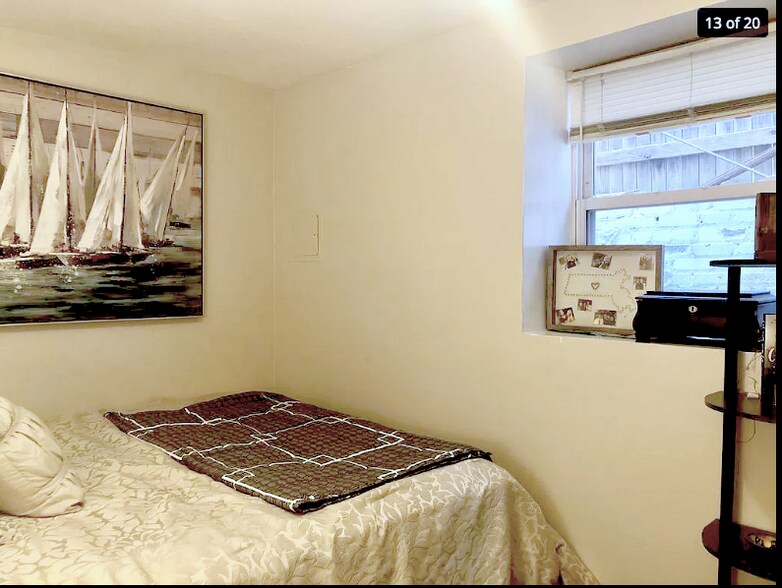 Building Photo - 902 I St SE