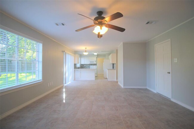 Building Photo - 3323 Hidden Creek Dr
