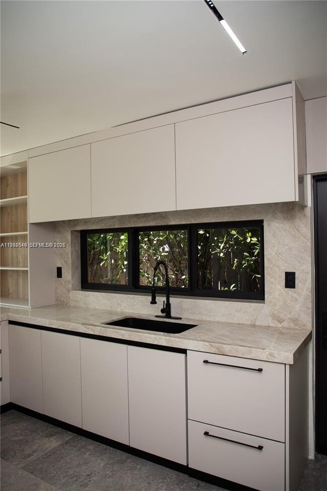 Building Photo - 7850 Hawthorne Ave