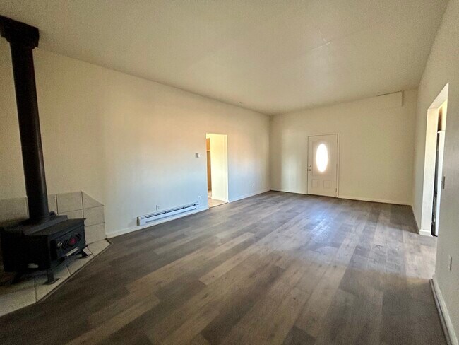 Building Photo - 904 Dresslerville Rd