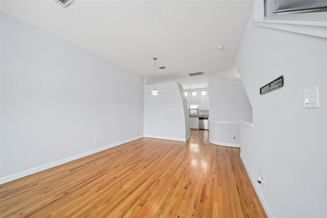 Building Photo - 2710 Hullsmith Dr