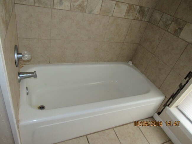 Building Photo - PETS NEGOTIABLE WITH OWNER APPROVAL!!!