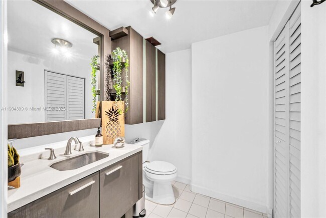 Building Photo - 690 SW 1st Ct