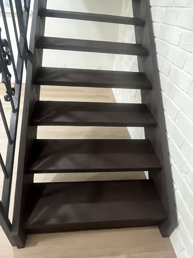 Building Photo - Charming 2-Bedroom Condo with Elegant Upgrades