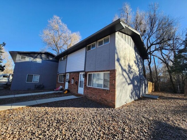 Building Photo - 2-Bedroom Townhome with Fenced Backyard and Modern Updates! |Utilities Included!