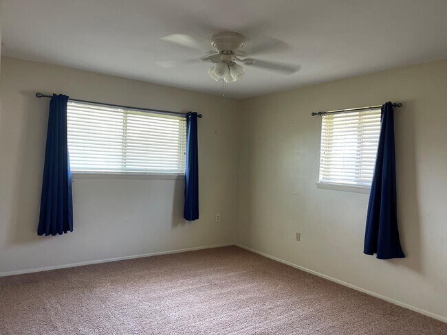 Building Photo - 6209 Glenhaven Dr
