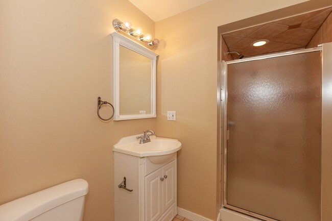 Building Photo - Spacious 3-Bedroom Townhome in Prime South...