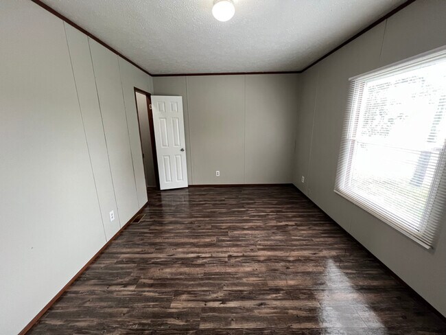 Building Photo - 115 Plum St