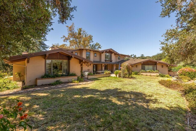 Building Photo - 375 Las Palmas Dr