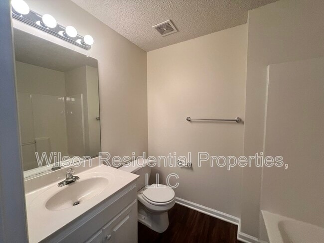 Building Photo - 914 Scholastic Ct