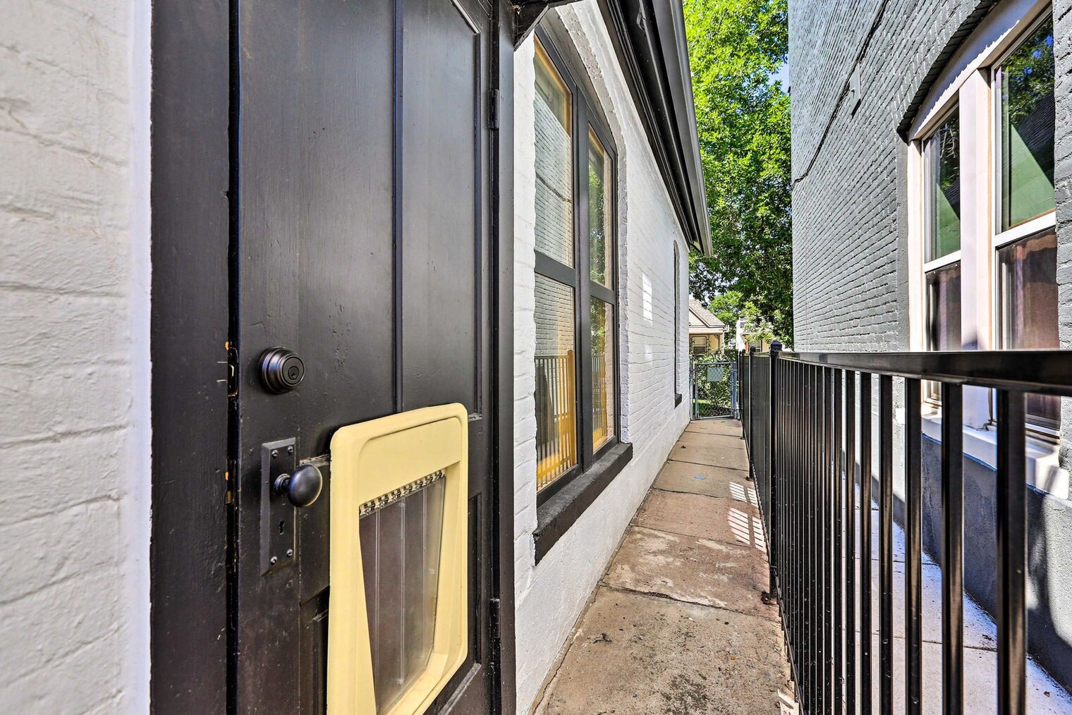 Building Photo - 420 Elati St