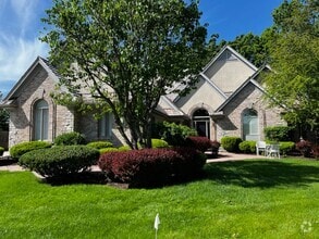 Building Photo - Stunning Custom Built Home with ALL Utilit...