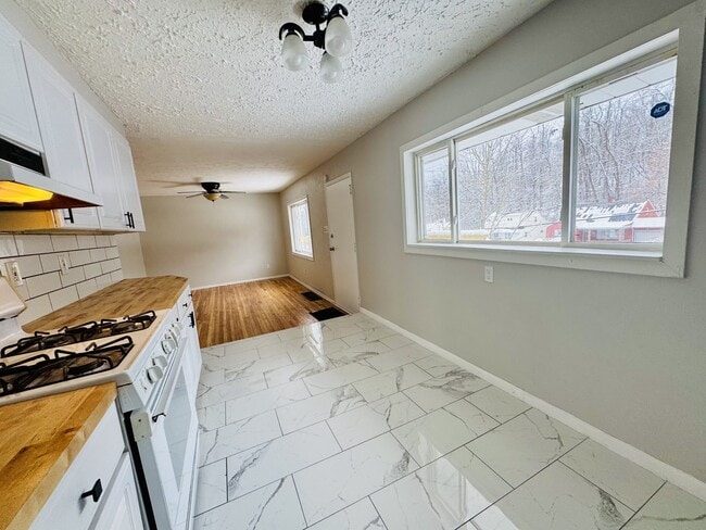 Building Photo - 741 Jefferson Rd