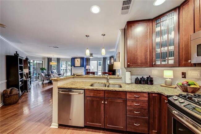 Building Photo - 203 14th St NE