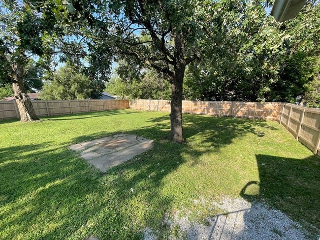 Building Photo - New Appliances + HUGE Fenced Backyard