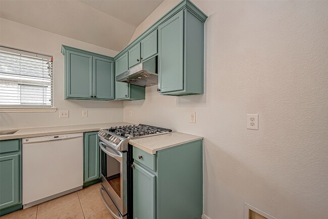 Building Photo - 1922 Bevington Oaks Cir