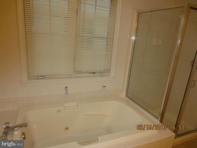 Building Photo - 6540 Creek Run Dr