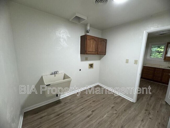 Building Photo - 225 Monks Rd
