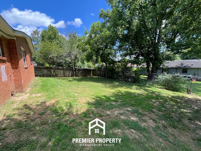 Building Photo - Charming 4BR/1BA Southwest Memphis Home | Vaulted High Ceilings & Large Fenced Yard