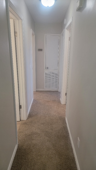 Building Photo - 619 Cherokee Rd