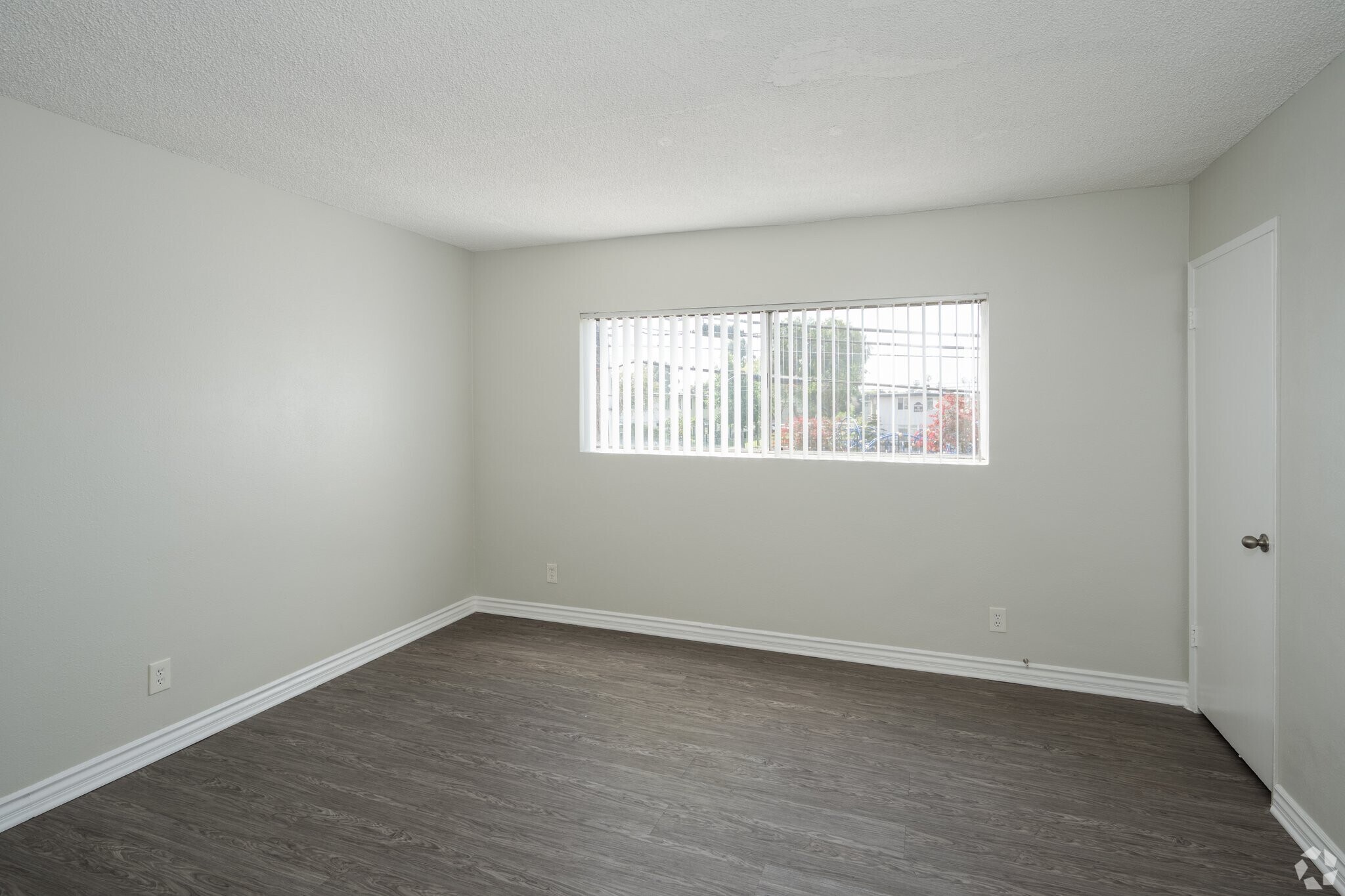 Building Photo - 4737 S Slauson Ave