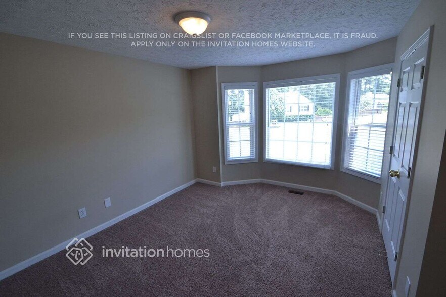 Building Photo - 15 Water's Edge Dr SE