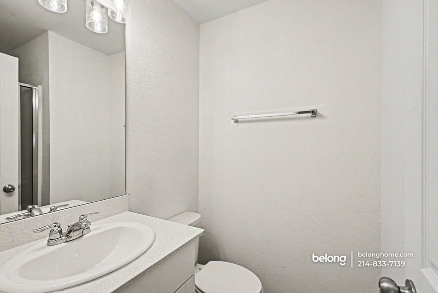 Building Photo - 1020 Valerian Dr