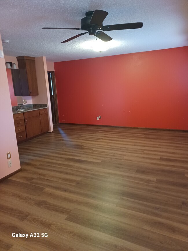 Building Photo - 7649 Safari Cir