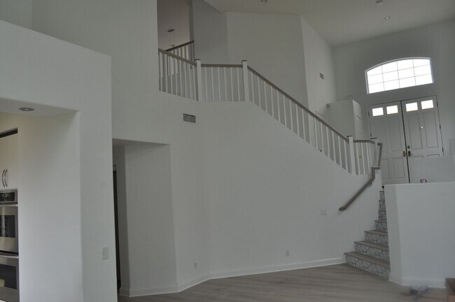 Building Photo - 4BR/3BA EXECUTIVE HOME IN EVER POPULAR RID...