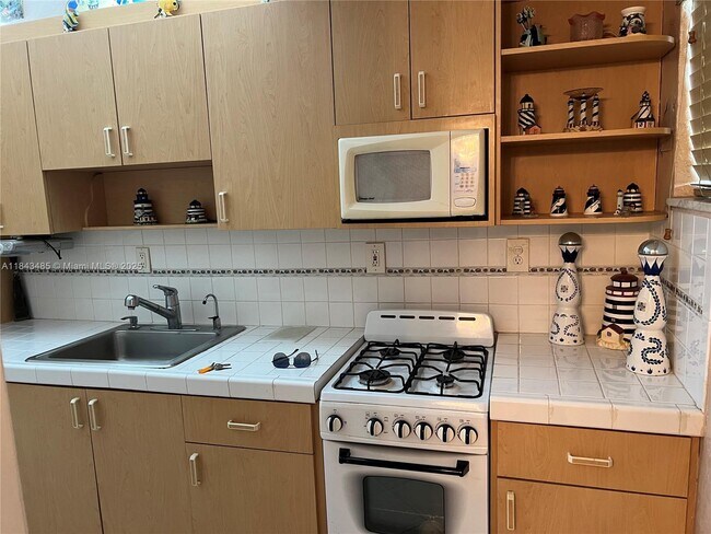 Building Photo - 6494 Collins Ave