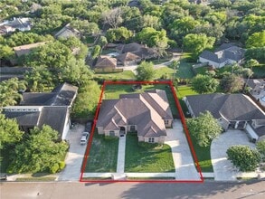 Building Photo - 33 Barcelona Blvd