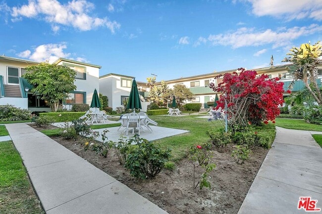 Building Photo - 2033 Euclid St