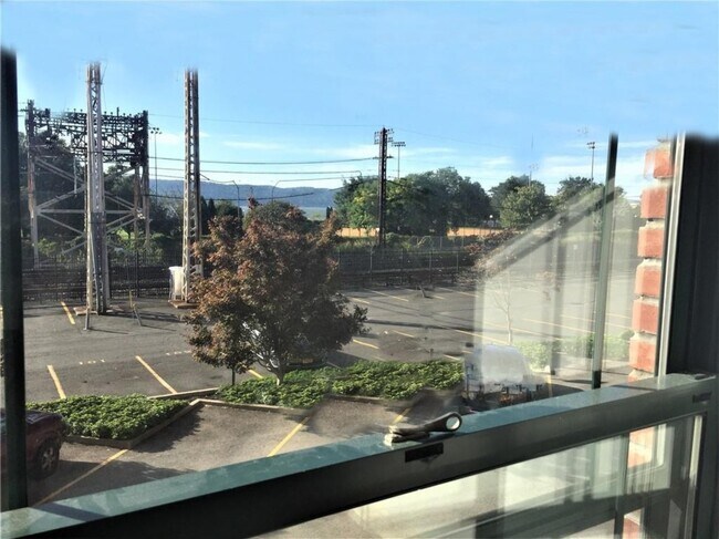 Building Photo - 1 S Astor St